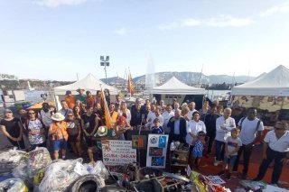 Les bénévoles ont à nouveau retrouvé des centaines de kilos de déchets dans et près du lac Léman à Genève.